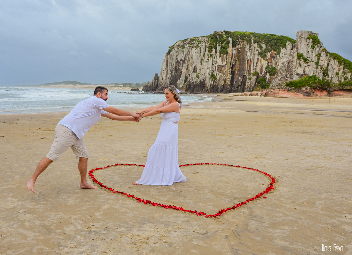 tina fon fotografia+ensaio casal+na+praia+de+torres+book+