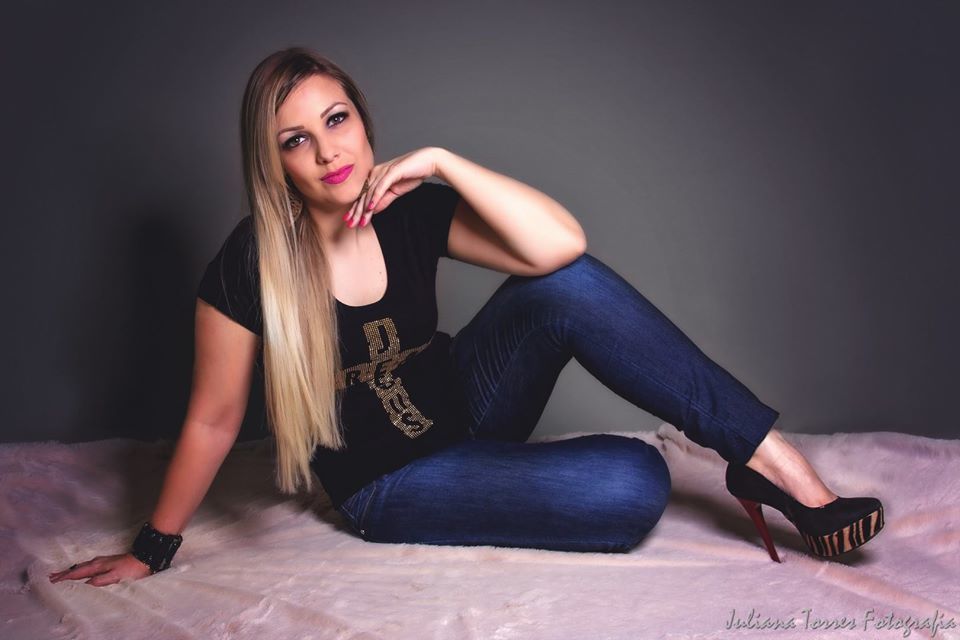 Ensaio-fotográfico-estúdio-book-fotografia-São-Carlos-SP-Juliana-Torres-Figurinos-fotografa