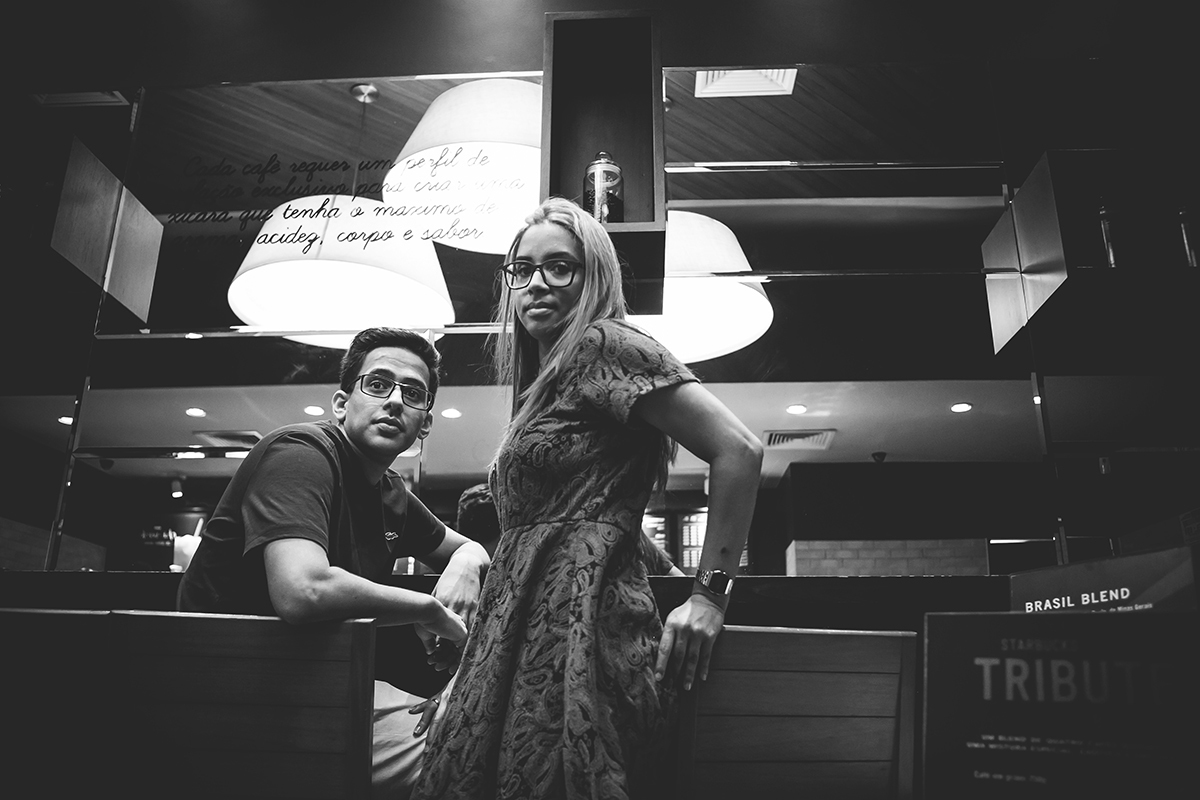 casal preto e branco starbucks romântico