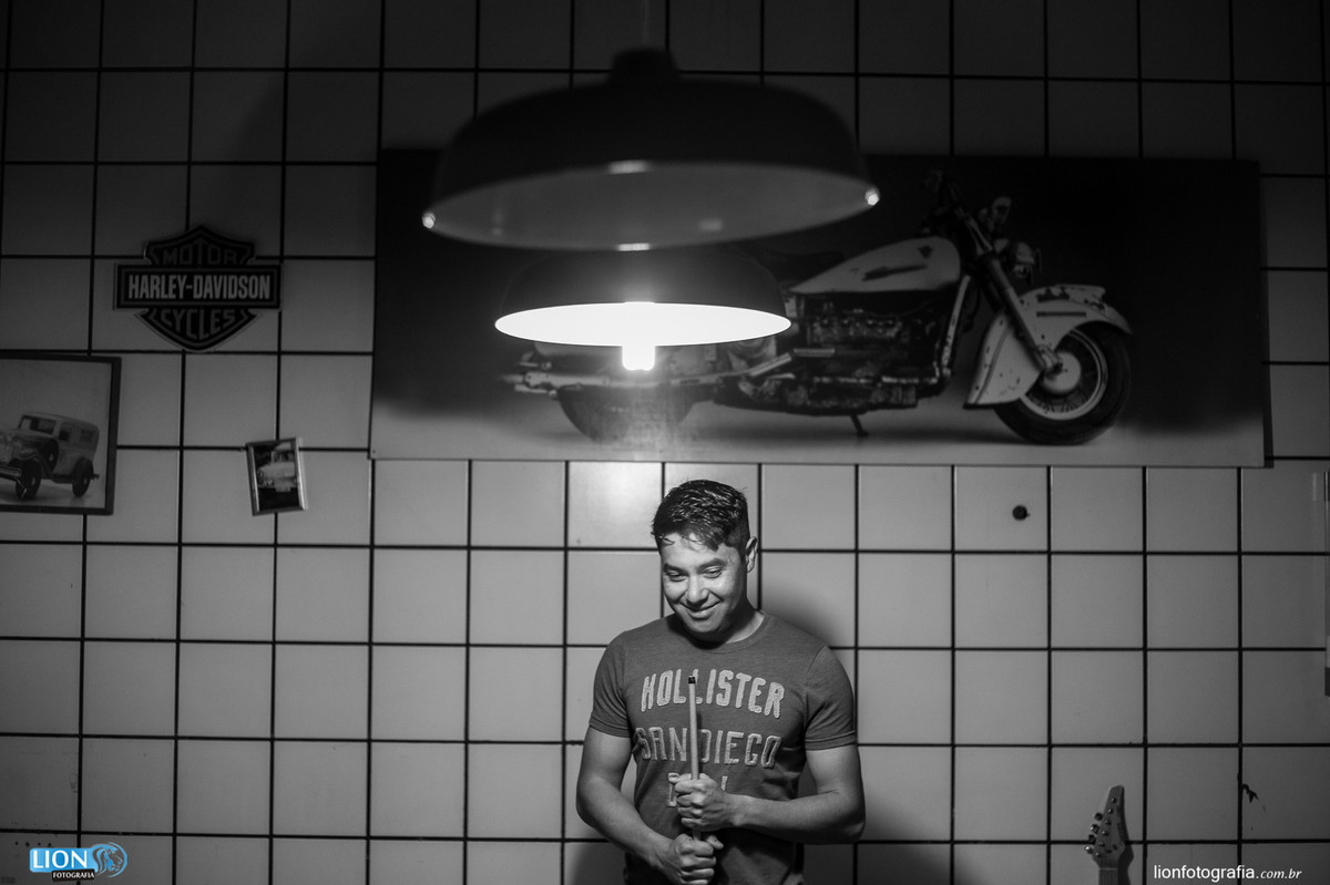 noivo na mesa de bilhar