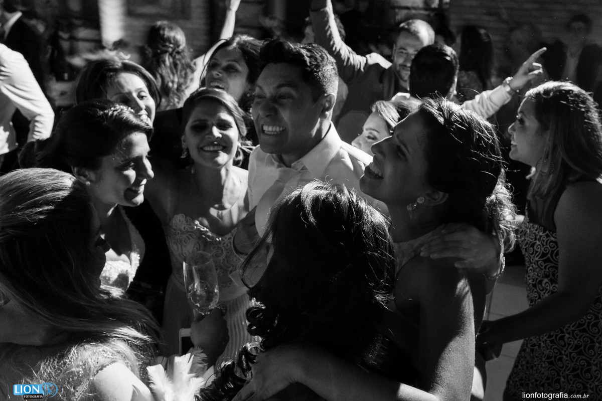 festa de casamento animada