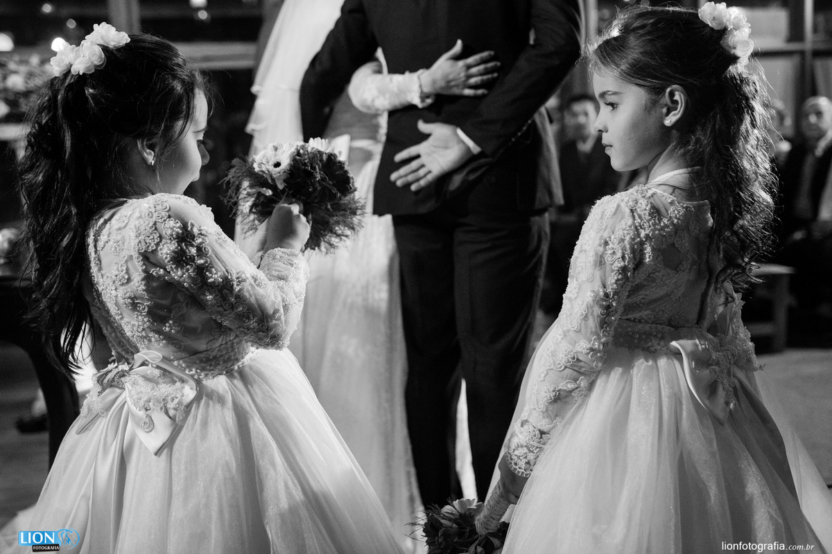 crianças e daminha de honra no casamento