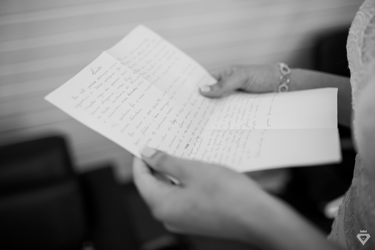 a noiva leu os votos da cerimonia