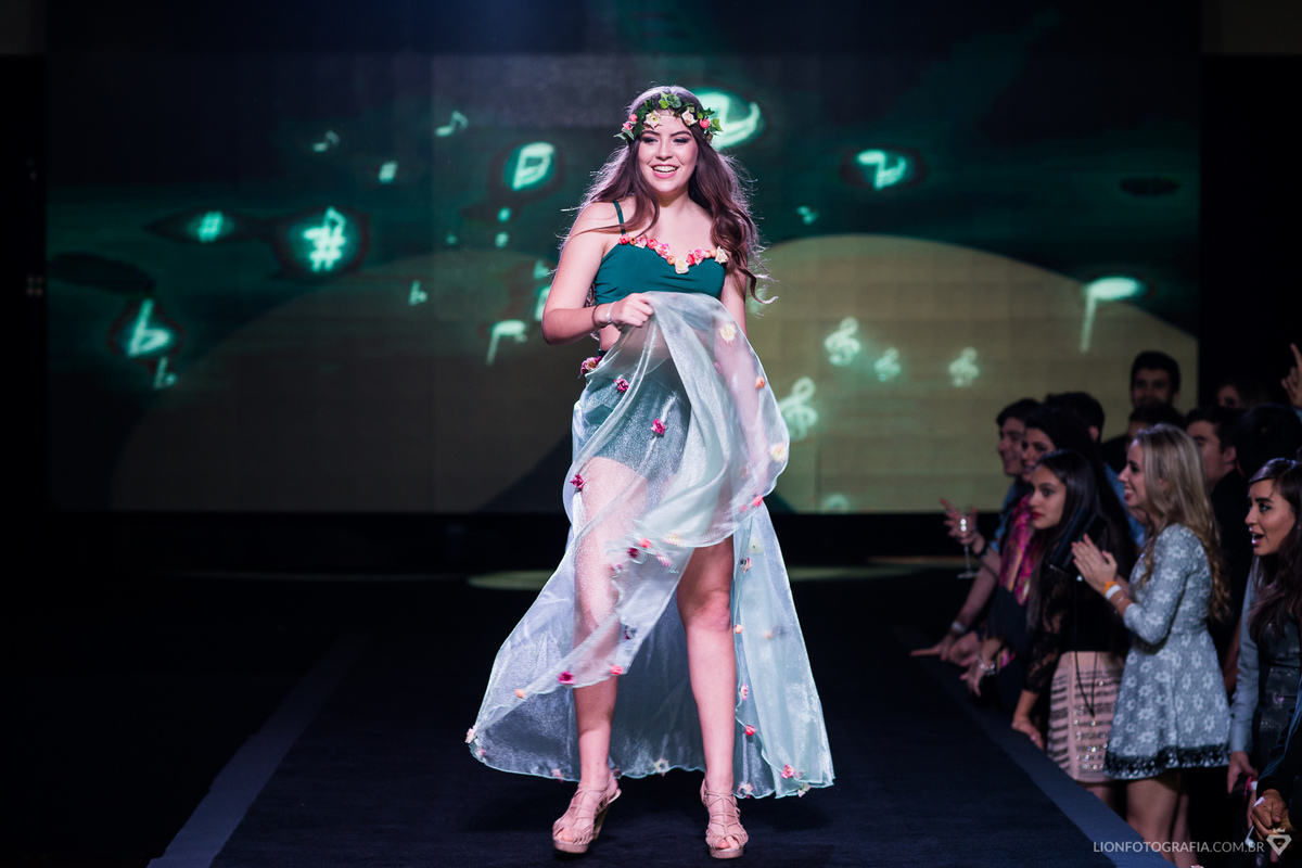 desfile victoria's secrets Festa de 15 anos da Blogueira Pri Alvarenga no Ipanema Clube em Sorocaba - SP