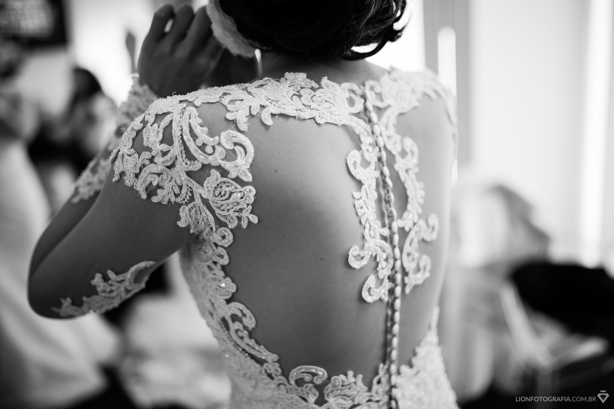 lindos detalhes do vestido da noiva