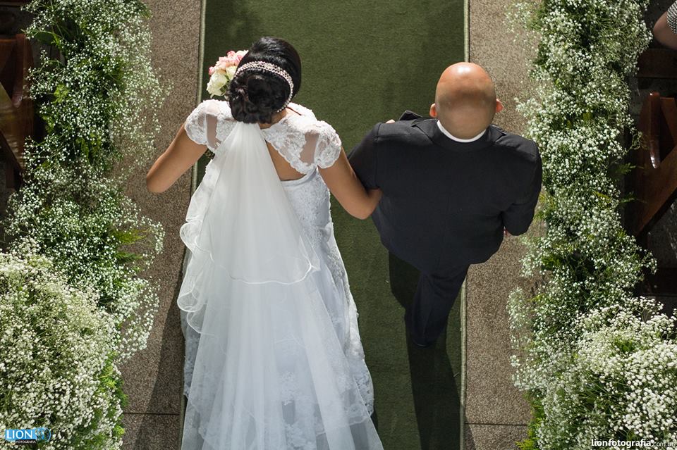 #lionfotografia #cadillac #esession #wedding #bride #bridedress #weddingphotographer #wedding