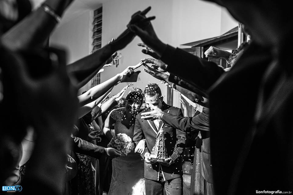 #lionfotografia #cadillac #esession #wedding #bride #bridedress #weddingphotographer #wedding