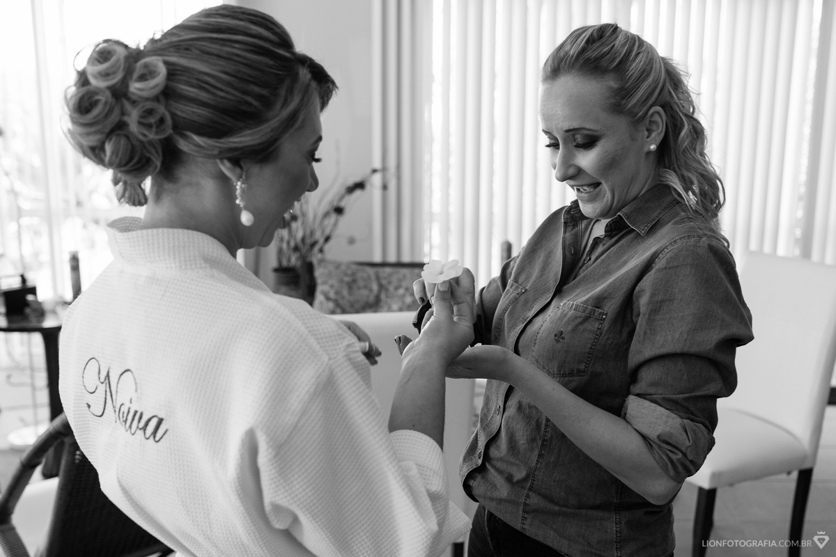 noiva e a madrinha do casamento