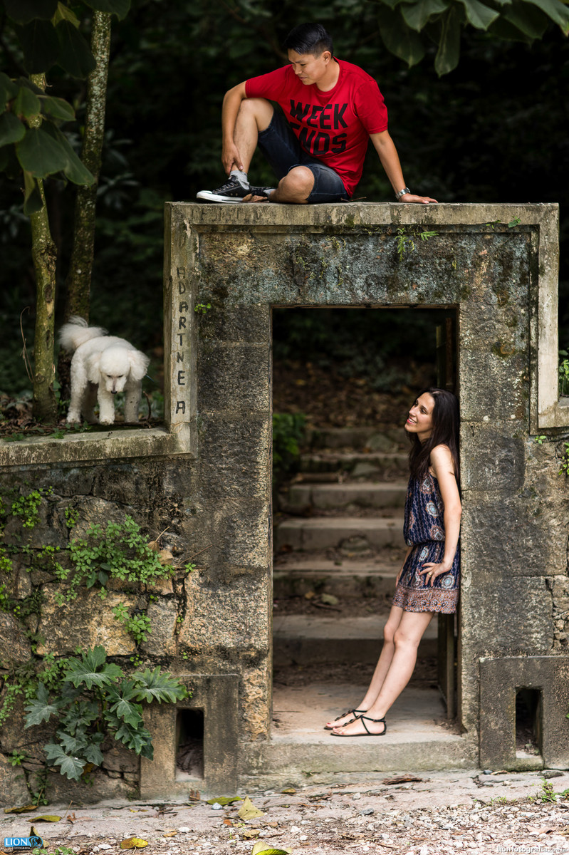 prewedding casamento dog pet são roque brasital lion fotografia ensaio sessão de fotos book esession casal noiva noivo natureza poodle cão pré-casamento