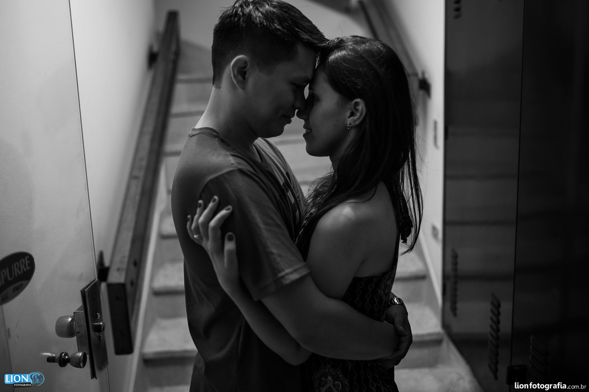 prewedding casamento dog pet são roque brasital lion fotografia ensaio sessão de fotos book esession casal noiva noivo natureza poodle cão pré-casamento