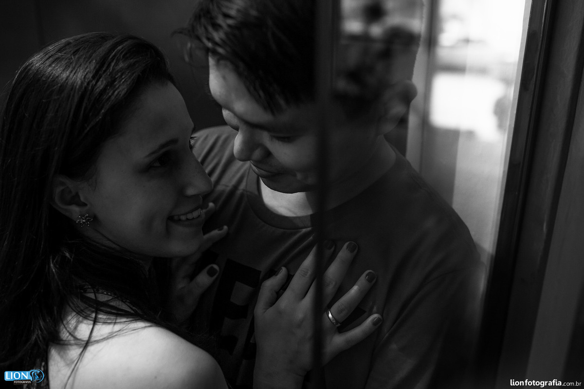 prewedding casamento dog pet são roque brasital lion fotografia ensaio sessão de fotos book esession casal noiva noivo natureza poodle cão pré-casamento