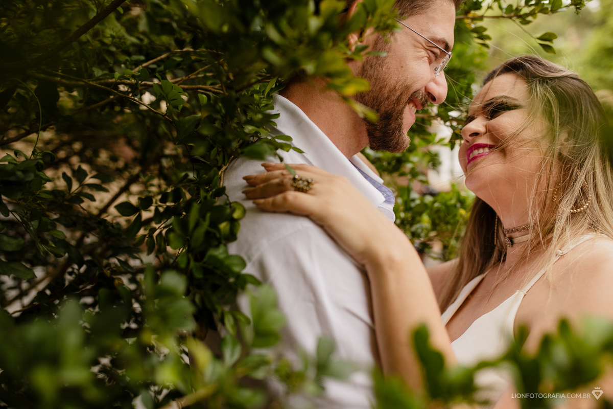 prewedding são roque centro teresiano de espiritualidade na cidade de são roque casamento fotos no campo fotógrafo guilherme lion fotografia 
