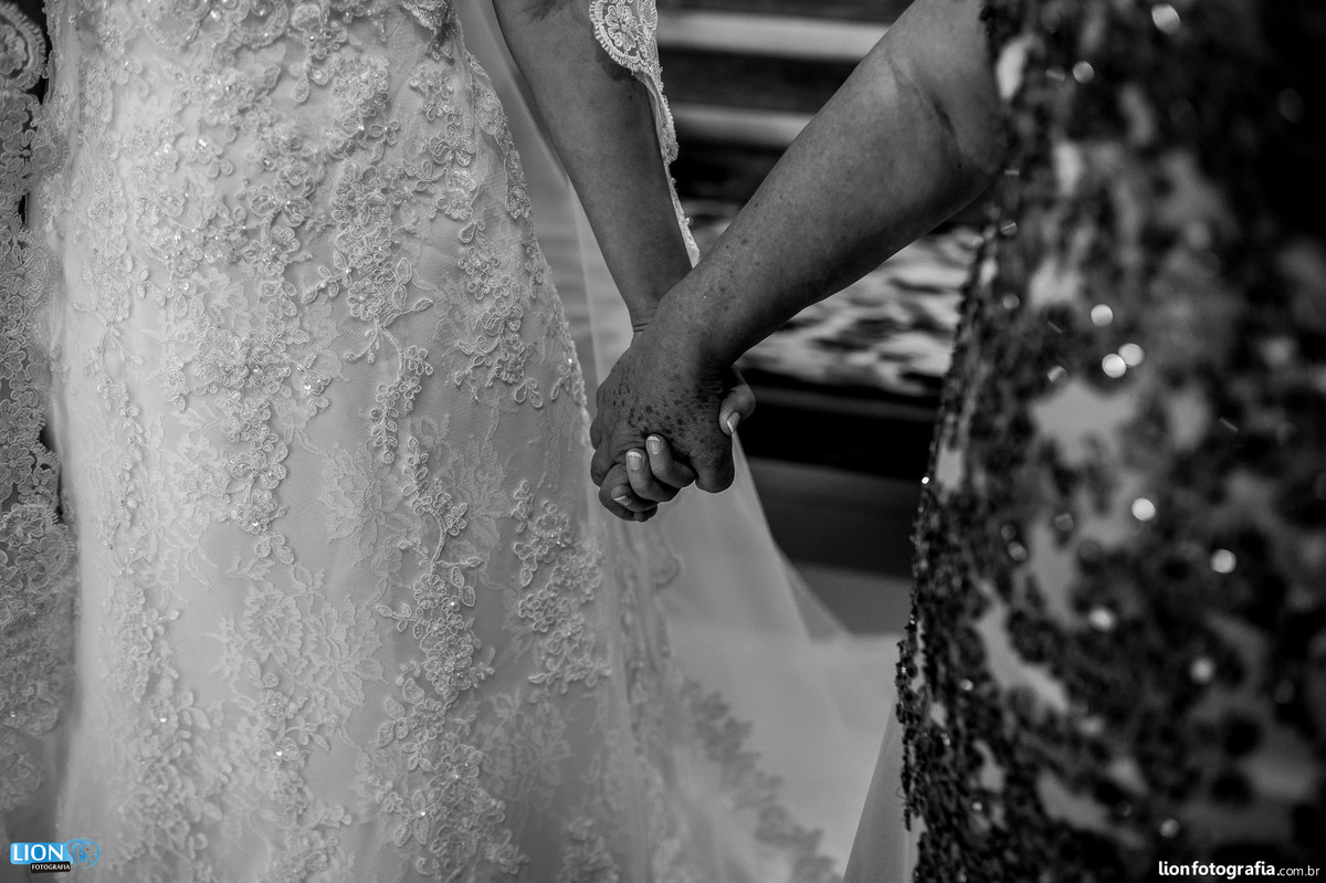 casamento são roque lion fotografia bride noiva noivo wedding makingof tia lina matriz igreja fotografo casal banda harmonia eduardo oliveira dj vinho mairinque vestido gravata