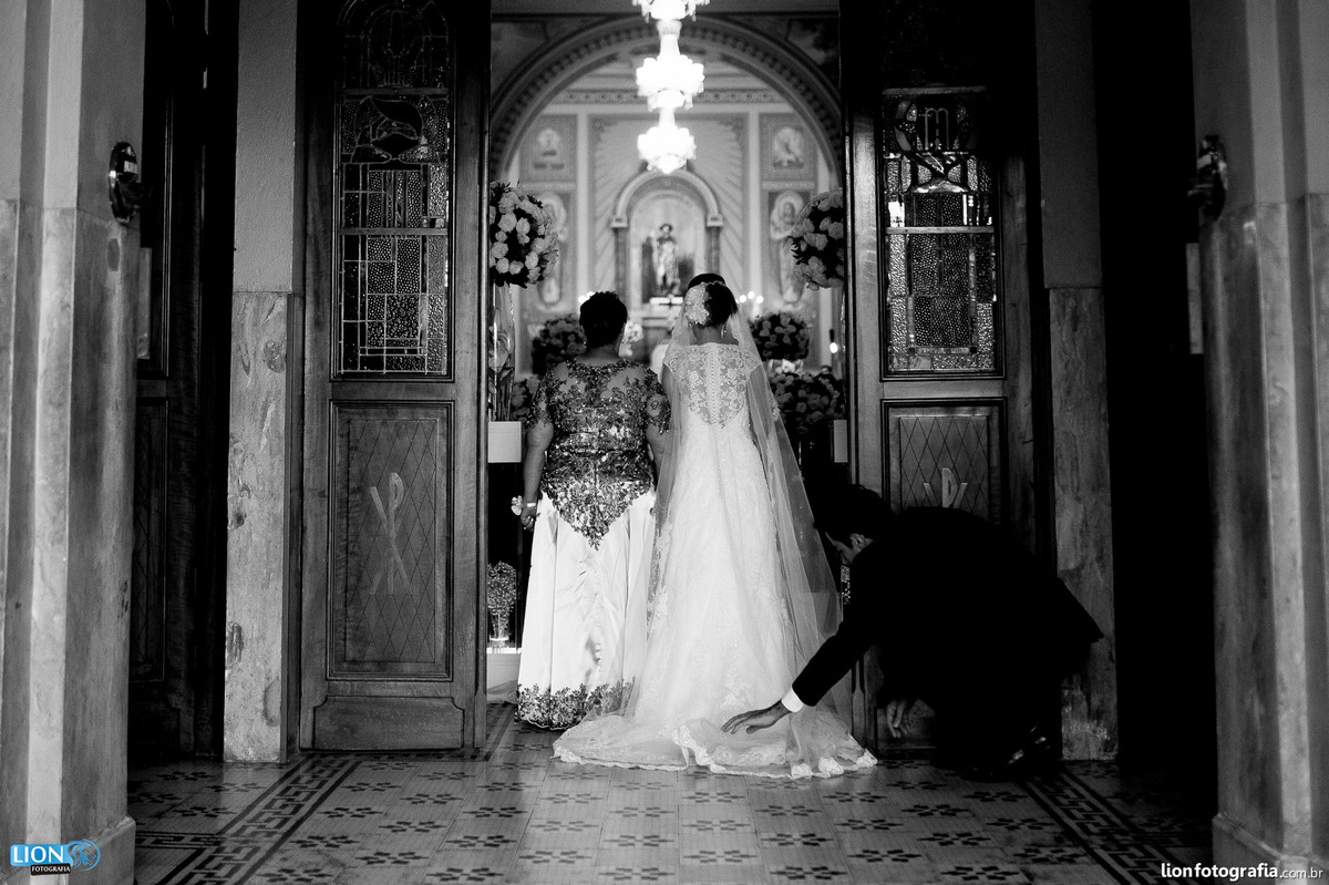 casamento são roque lion fotografia bride noiva noivo wedding makingof tia lina matriz igreja fotografo casal banda harmonia eduardo oliveira dj vinho mairinque vestido gravata