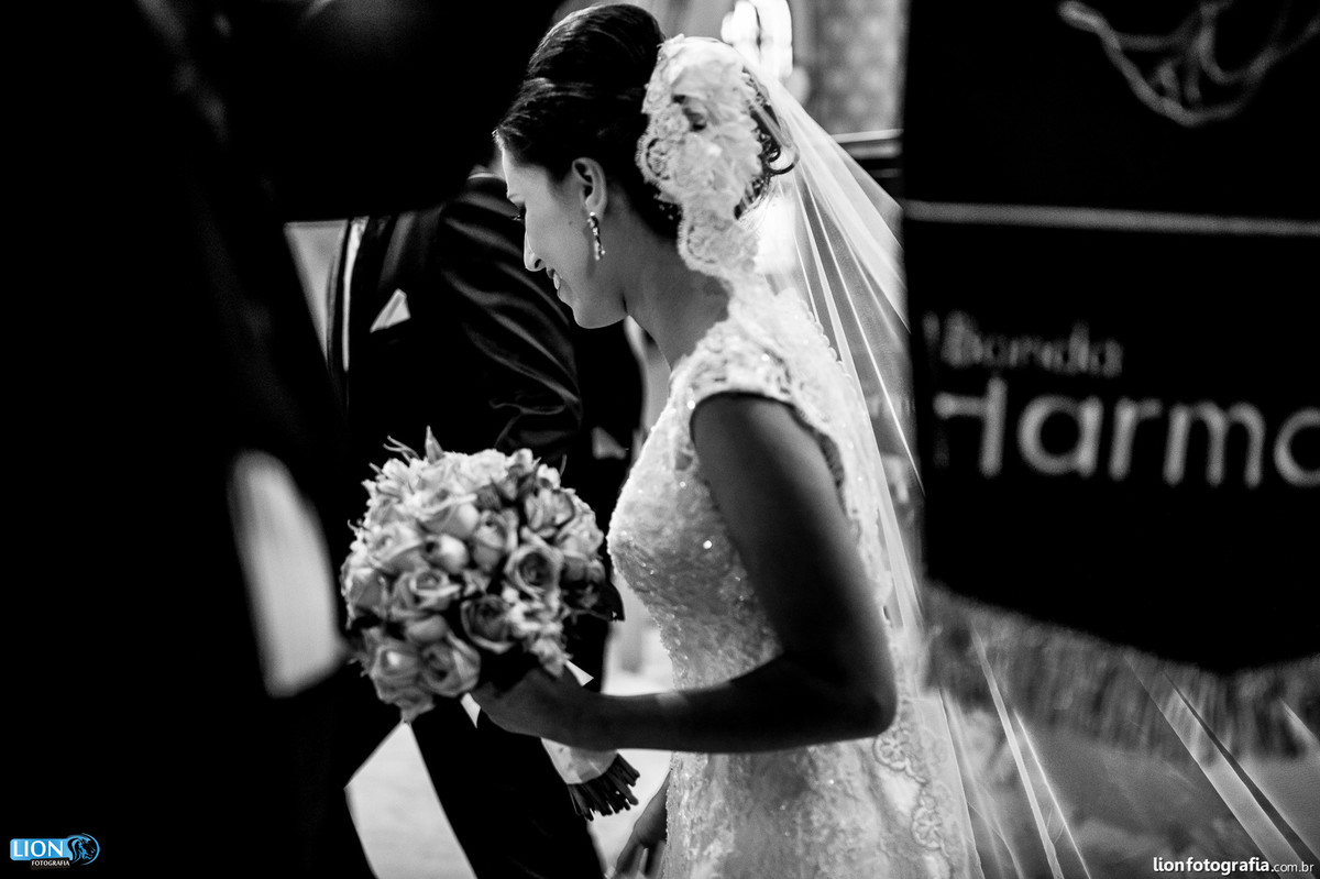 casamento são roque lion fotografia bride noiva noivo wedding makingof tia lina matriz igreja fotografo casal banda harmonia eduardo oliveira dj vinho mairinque vestido gravata