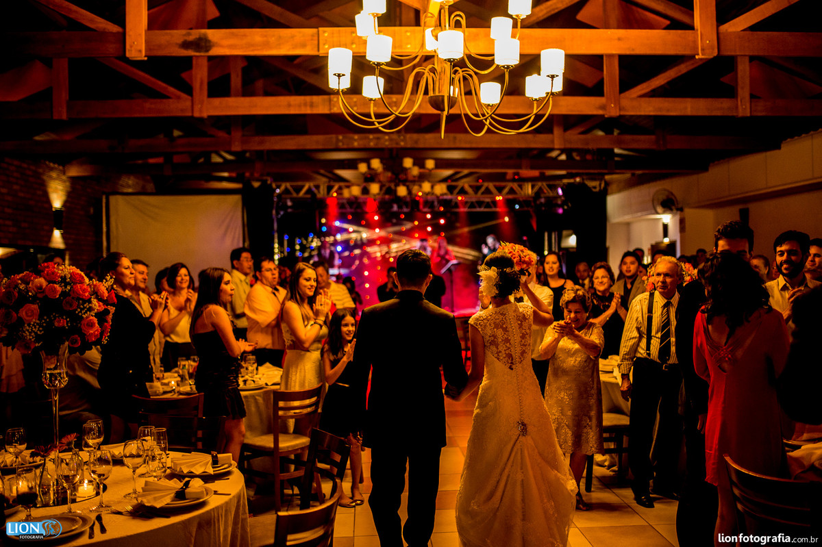 casamento são roque lion fotografia bride noiva noivo wedding makingof tia lina matriz igreja fotografo casal banda harmonia eduardo oliveira dj vinho mairinque vestido gravata