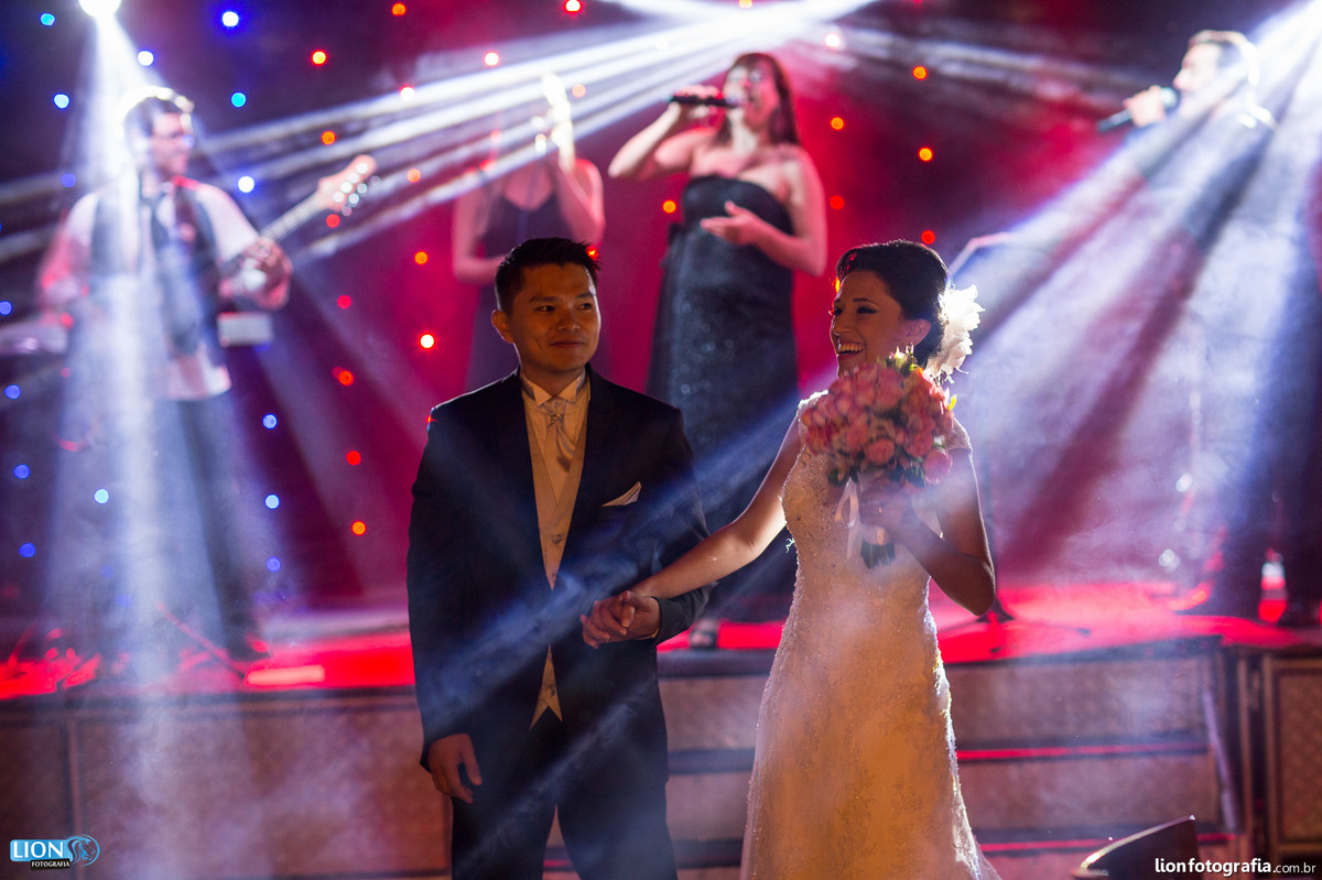 casamento são roque lion fotografia bride noiva noivo wedding makingof tia lina matriz igreja fotografo casal banda harmonia eduardo oliveira dj vinho mairinque vestido gravata