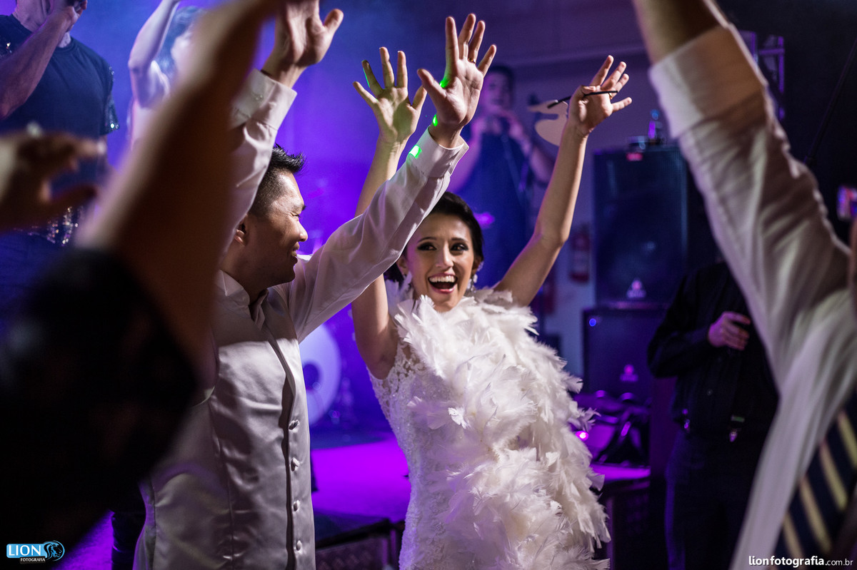 casamento são roque lion fotografia bride noiva noivo wedding makingof tia lina matriz igreja fotografo casal banda harmonia eduardo oliveira dj vinho mairinque vestido gravata