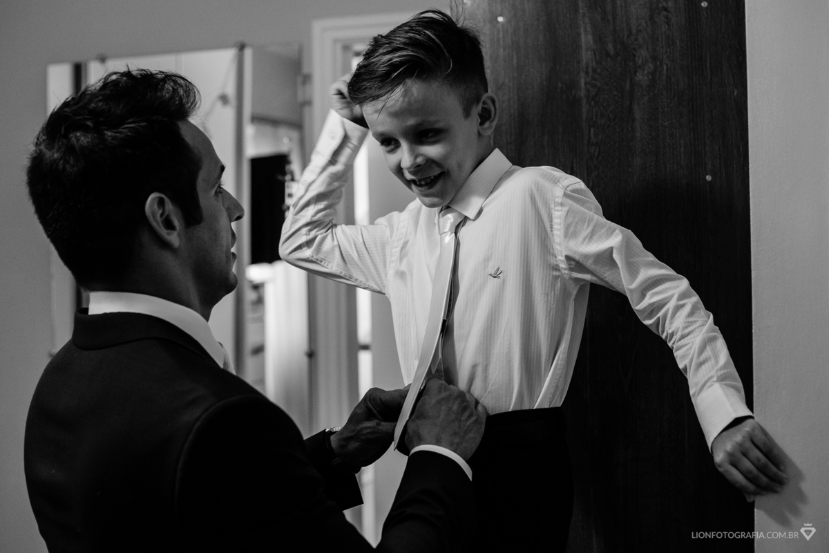 gravata do noivo com o filho