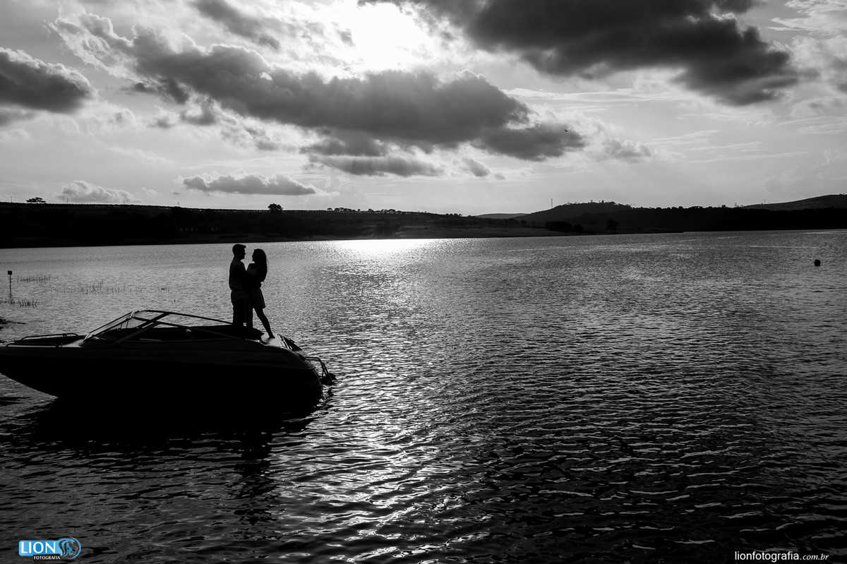 pré-wedding casal ensaio fotografo lion fotografia ibiuna cachorro represa barco lancha iate clube veleiros são roque
