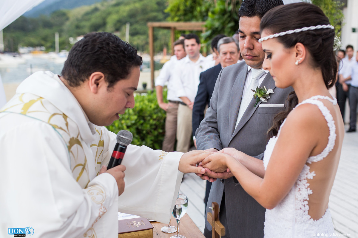 wedding casamento ilha bela noiva noivo emoção sea club padre alianças