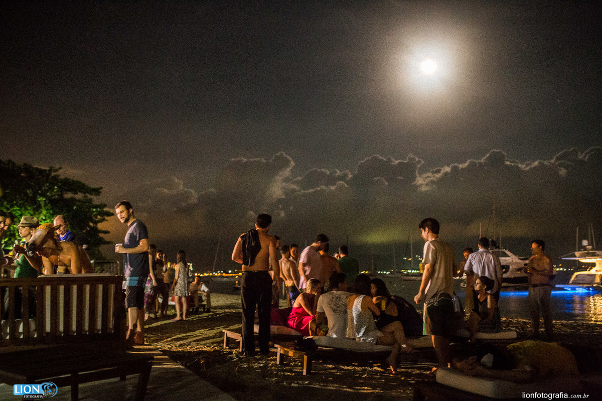 piscina party wedding casamento ilha bela noiva noivo emoção sea club alianças festa tequila praia ilha bela madrugada