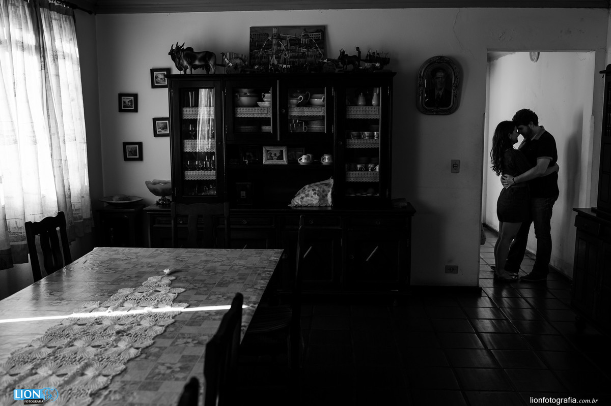 ensaio de casal, lion fotografia, fotografo, são roque, vinicula, tradição. interior, fotos no campo