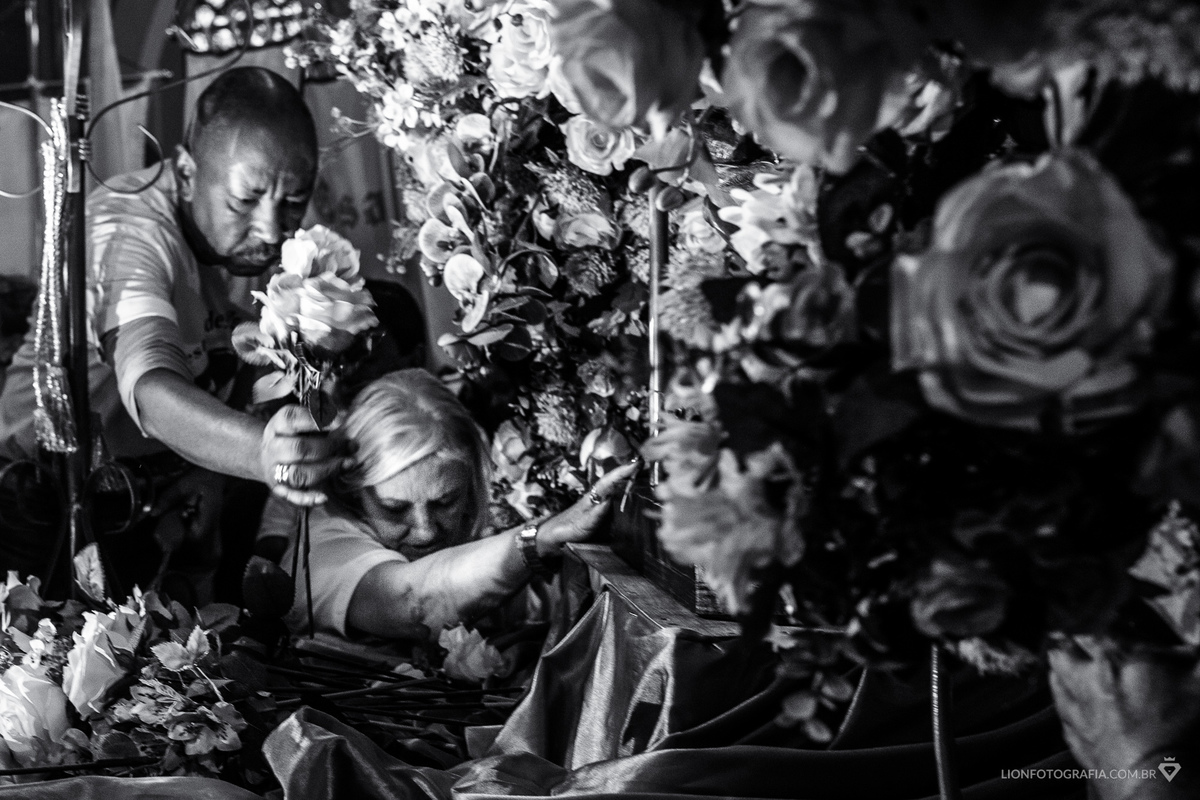 16 de agosto em São Roque Procissão Carros de lenha tradição estância turistica