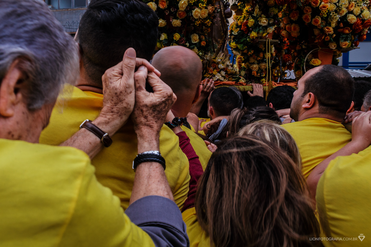 16 de agosto em São Roque Procissão Carros de lenha tradição estância turistica