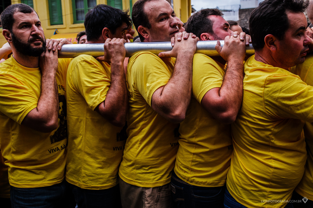 16 de agosto em São Roque Procissão Carros de lenha tradição estância turistica