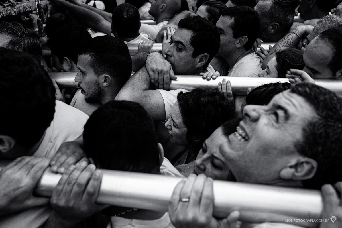 16 de agosto em São Roque Procissão Carros de lenha tradição estância turistica