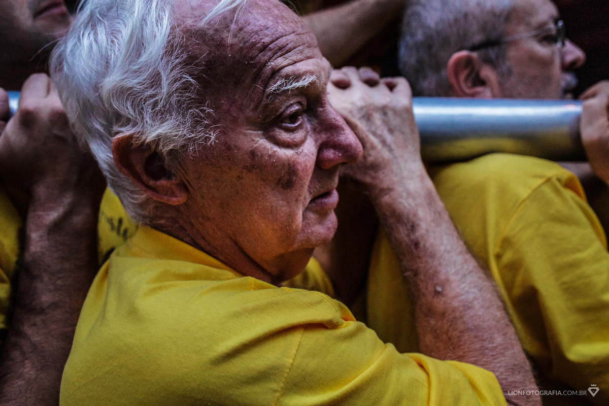 16 de agosto em São Roque Procissão Carros de lenha tradição estância turistica