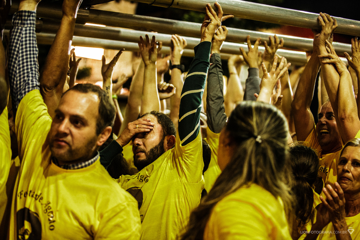 16 de agosto em São Roque Procissão Carros de lenha tradição estância turistica