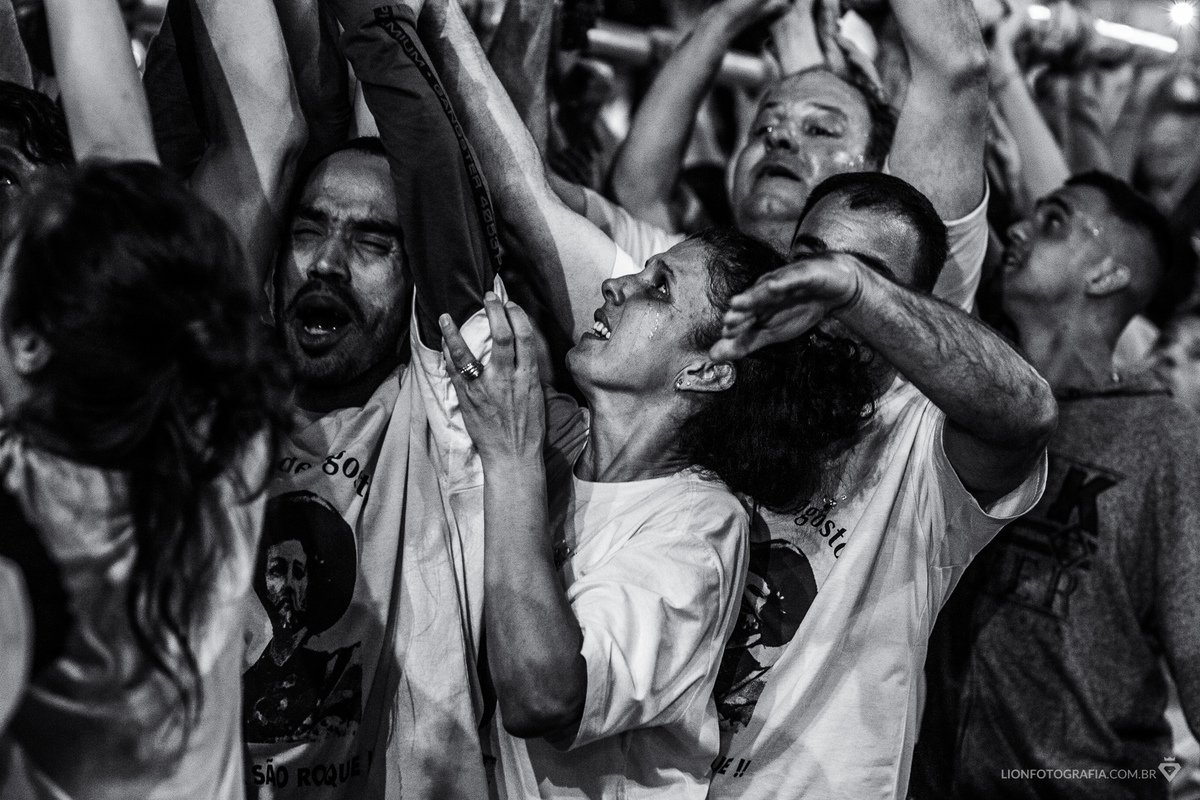 16 de agosto em São Roque Procissão Carros de lenha tradição estância turistica