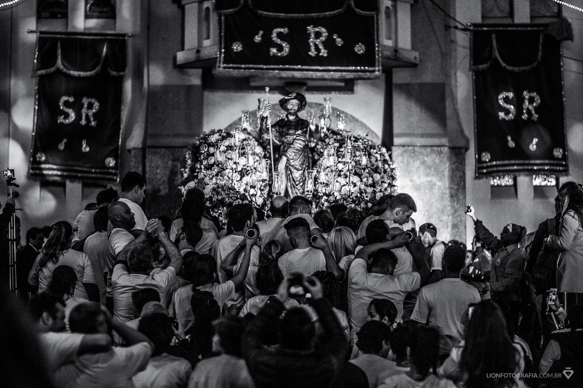 16 de agosto em São Roque Procissão Carros de lenha tradição estância turistica