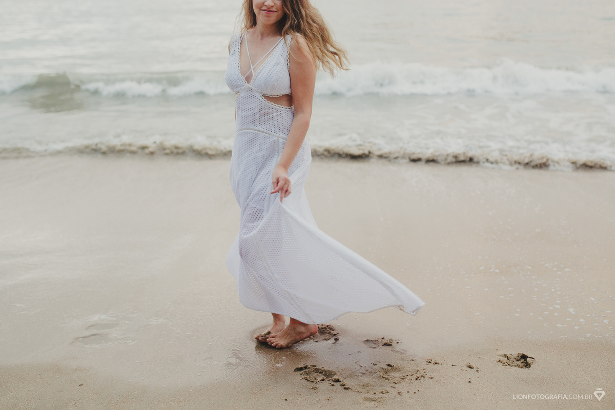 Ensaio fotográfico na praia - pré casamento - fotógrafo Lion - fotografia de casamento - sessão de fotos - Ubatuba - São Roque - São Paulo - Litoral Norte