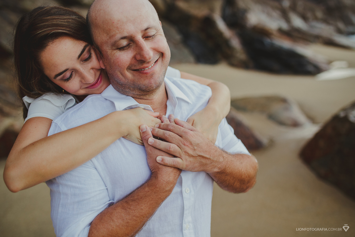 Ensaio fotográfico na praia - pré casamento - fotógrafo Lion - fotografia de casamento - sessão de fotos - Ubatuba - São Roque - São Paulo - Litoral Norte