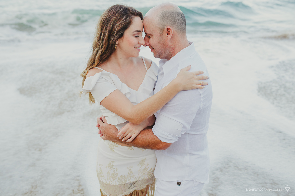 Ensaio fotográfico na praia - pré casamento - fotógrafo Lion - fotografia de casamento - sessão de fotos - Ubatuba - São Roque - São Paulo - Litoral Norte
