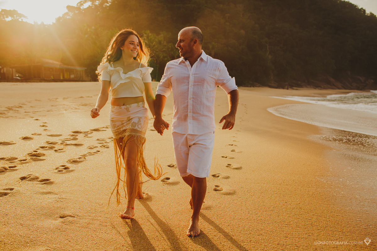 por do sol - nascer do sol - Ensaio fotográfico na praia - pré casamento - fotógrafo Lion - fotografia de casamento - sessão de fotos - Ubatuba - São Roque - São Paulo - Litoral Norte