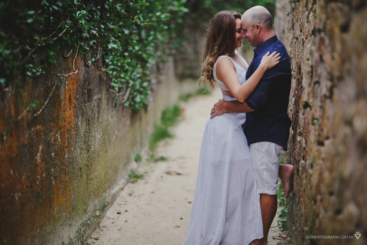 Ensaio fotográfico na praia - pré casamento - fotógrafo Lion - fotografia de casamento - sessão de fotos - Ubatuba - São Roque - São Paulo - Litoral Norte