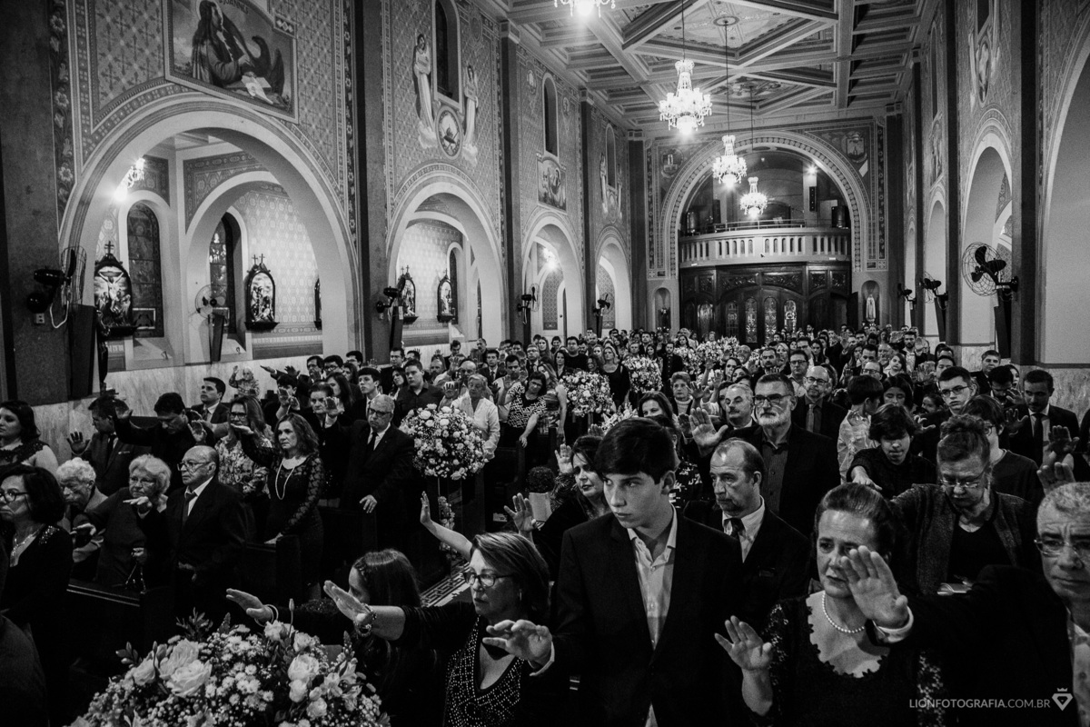 cerimonia de casamento em são roque na igreja da matriz jantar e festa salão de eventos cantina tia lina estrada do vinho goes casamento fotografia fotografo de casamento no campo lion fotografia