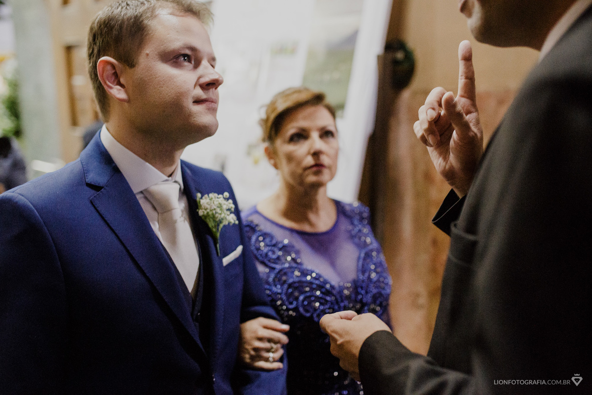 cerimonia de casamento em são roque na igreja da matriz jantar e festa salão de eventos cantina tia lina estrada do vinho goes casamento fotografia fotografo de casamento no campo lion fotografia