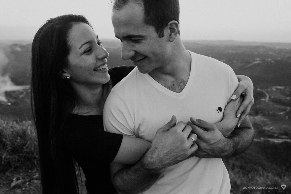 sessão de fotos de casal ensaio fotografico lion fotografia são roque cerquilho casamento no campo ciclistas