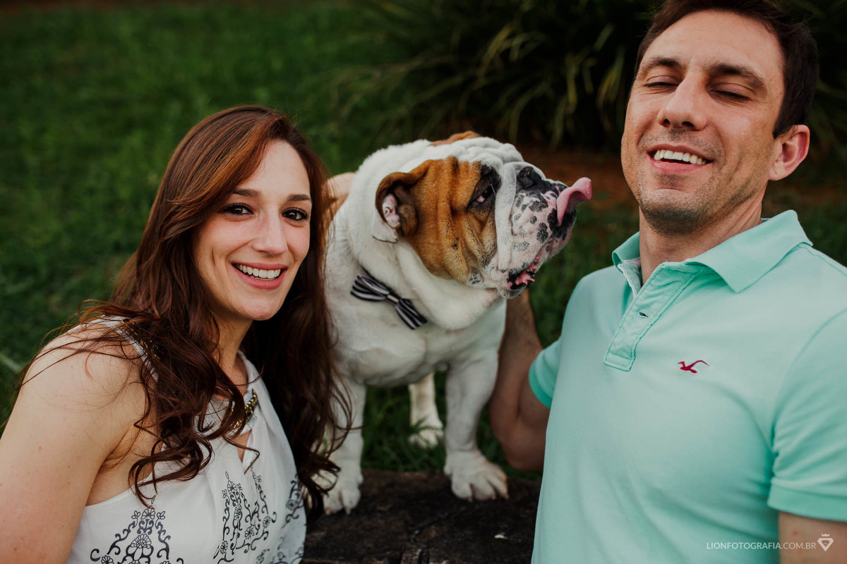 PUG puglovers cervejaria em são roque cerveja ensaio pré casamento sessão de fotos casamento no campo 