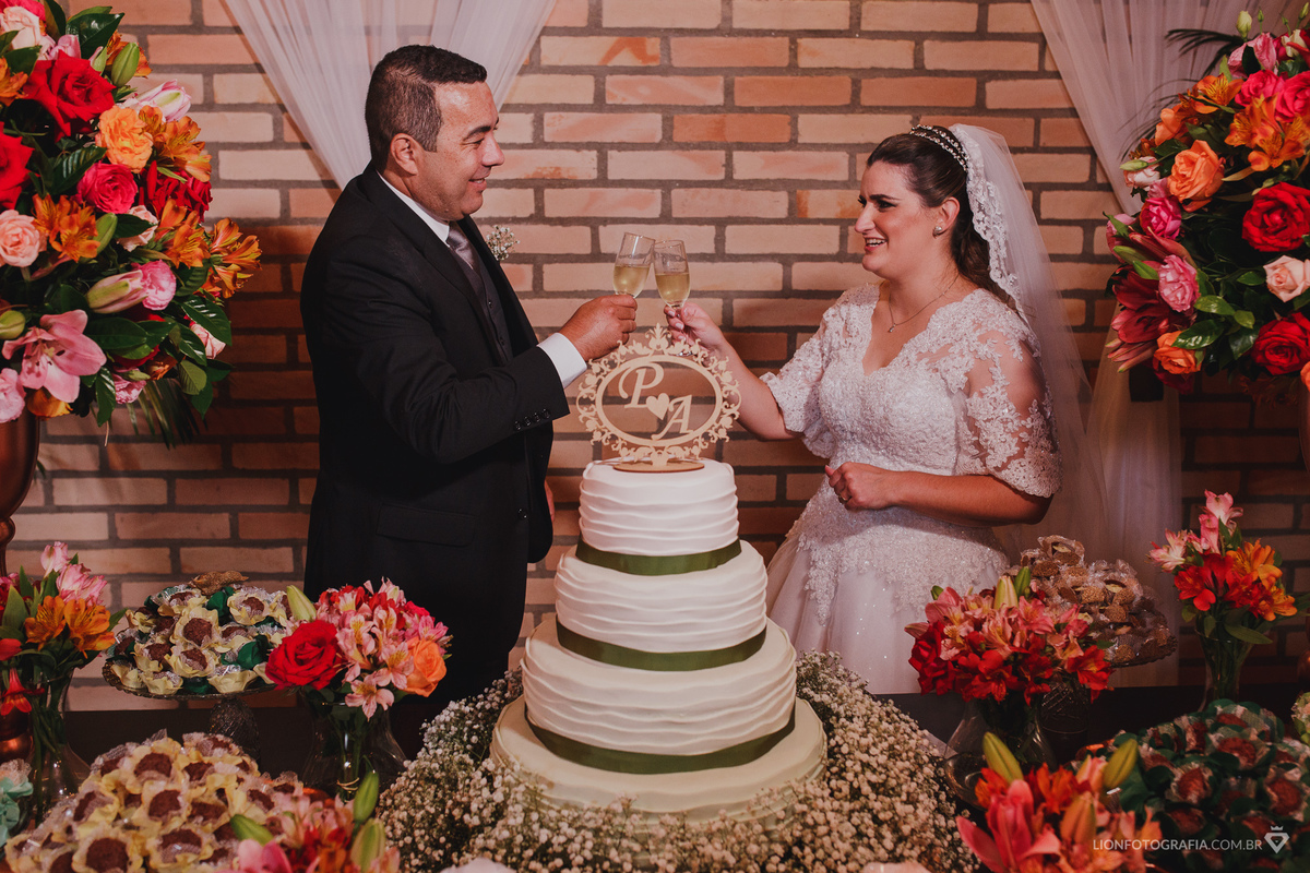 casamento em são roque - fotografo em são roque - casamento no campo na igreja fotos de casamento making of da noiva no salão de beleza buquet de flore buque vestido da noiva