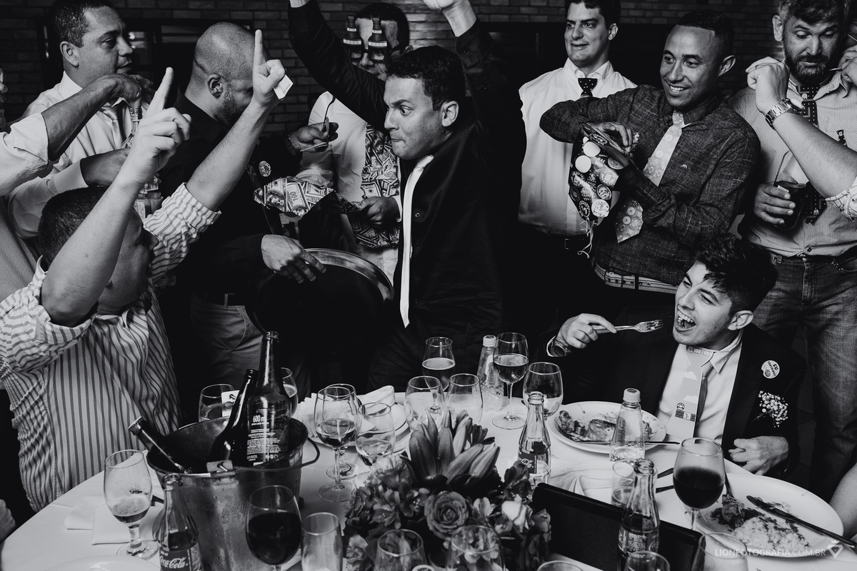 casamento em são roque - fotografo em são roque - casamento no campo na igreja fotos de casamento making of da noiva no salão de beleza buquet de flore buque vestido da noiva