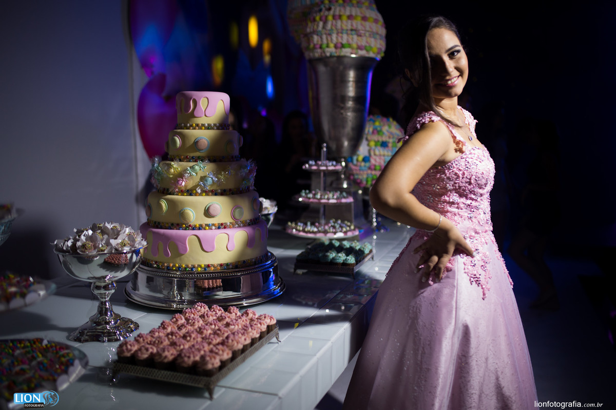 bolo e vestido de 15 anos