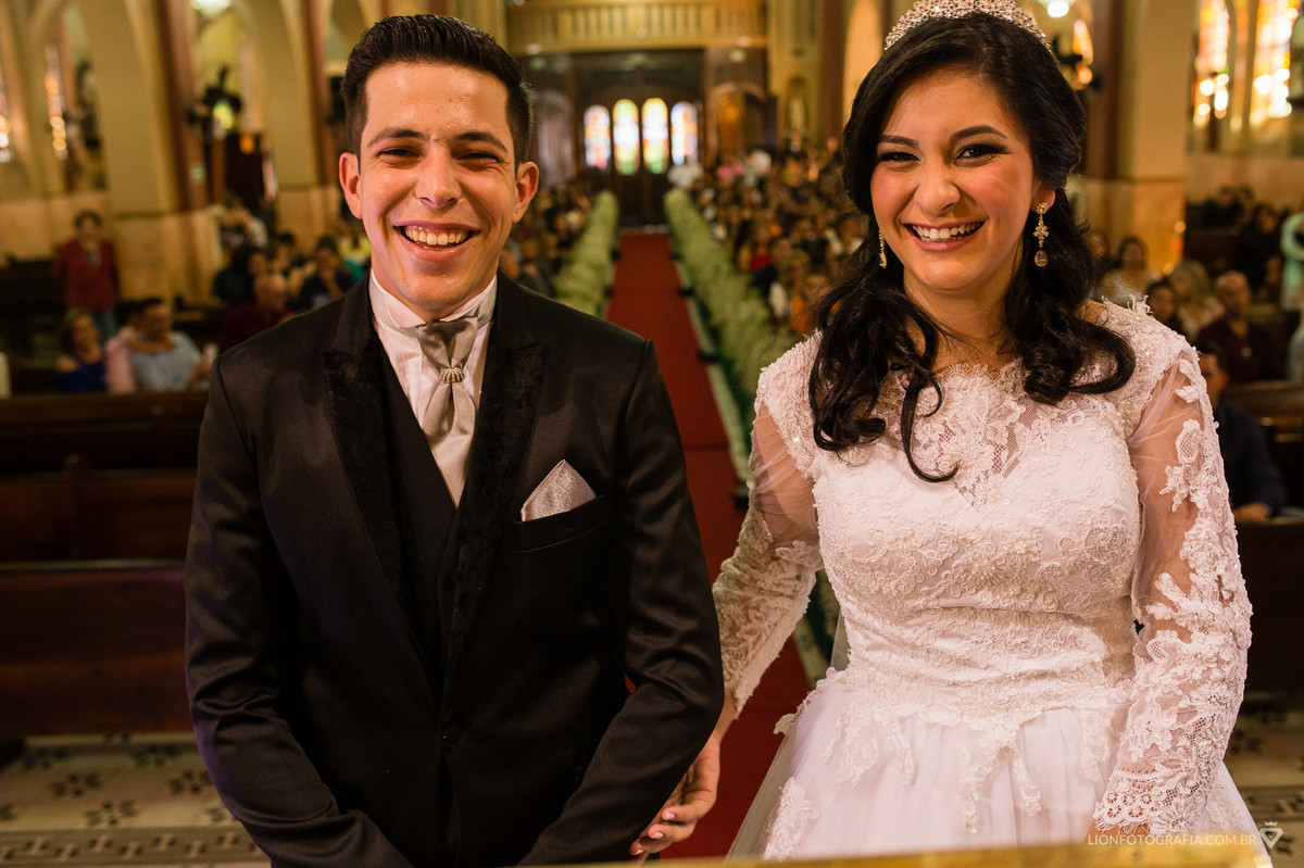 noivos no altar