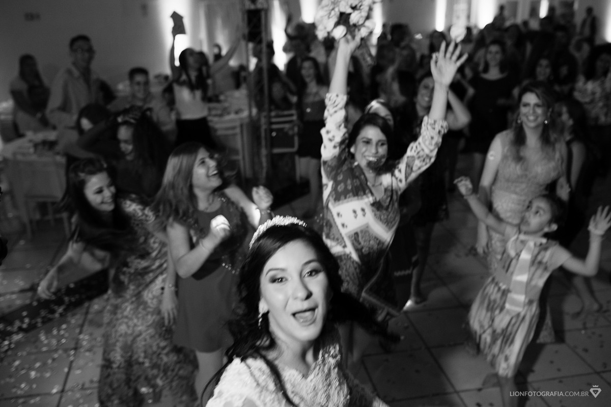 jogando o buquet da noiva