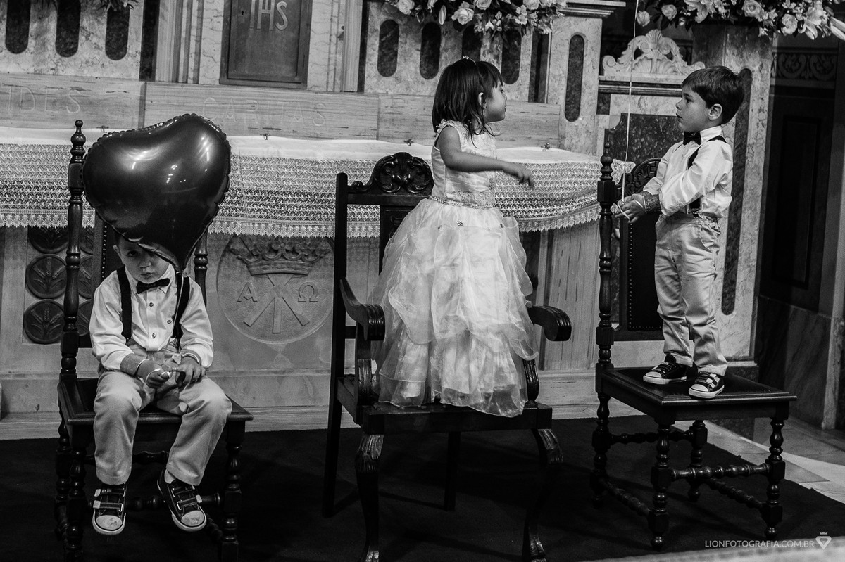 crianças na igreja